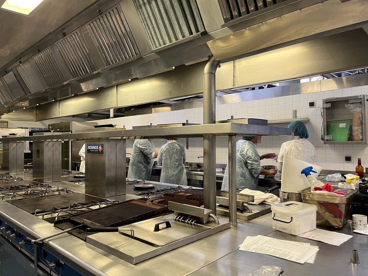 proviseur du lycee Auffray tweet media