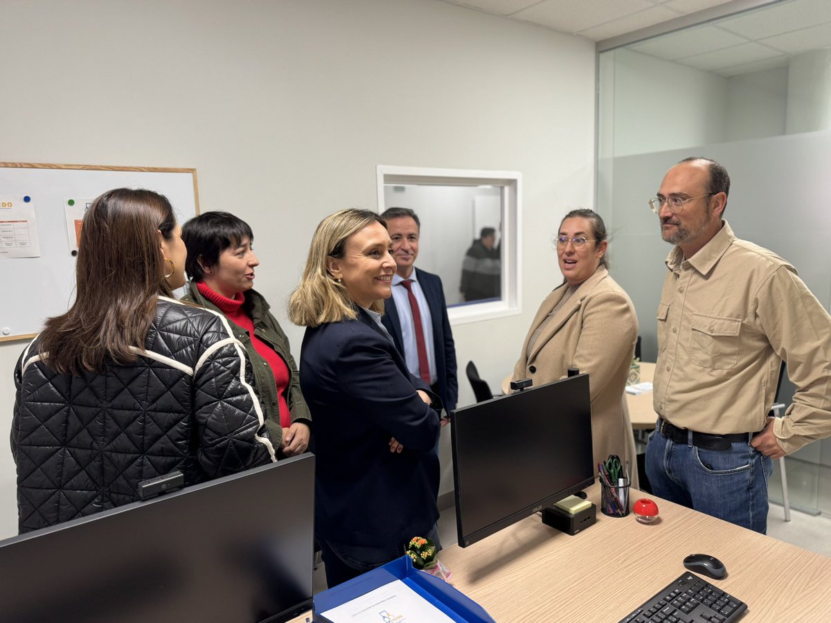 PolitSocialMur's tweet photo. Inauguramos el primer Centro de Mayores de #Aledo, un proyecto innovador para evitar la soledad no deseada.

Más de 250 personas se podrán beneficiar de este centro, financiado con fondos Next Generation. Allí participarán en actividades que les ayudarán a mantenerse activos y  acompañados.

🔗 https://t.co/IKlz9ZhJif