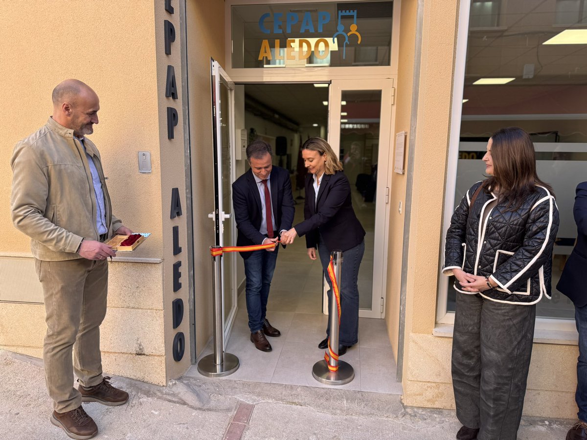 PolitSocialMur's tweet photo. Inauguramos el primer Centro de Mayores de #Aledo, un proyecto innovador para evitar la soledad no deseada.

Más de 250 personas se podrán beneficiar de este centro, financiado con fondos Next Generation. Allí participarán en actividades que les ayudarán a mantenerse activos y  acompañados.

🔗 https://t.co/IKlz9ZhJif