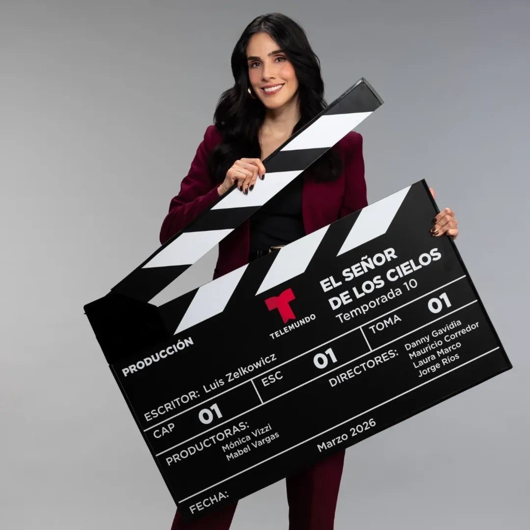 Sandra Echeverría regresa a Telemundo tras nueve años para conocer a #ElSeñorDeLosCielos, quien ya anuncia a bombo y platillo su décimo regreso a USA.

El último trabajo de la bella mexicana en la cadena estadounidense fue en #LaQueridaDelCentauro.

@SandraEcheverr