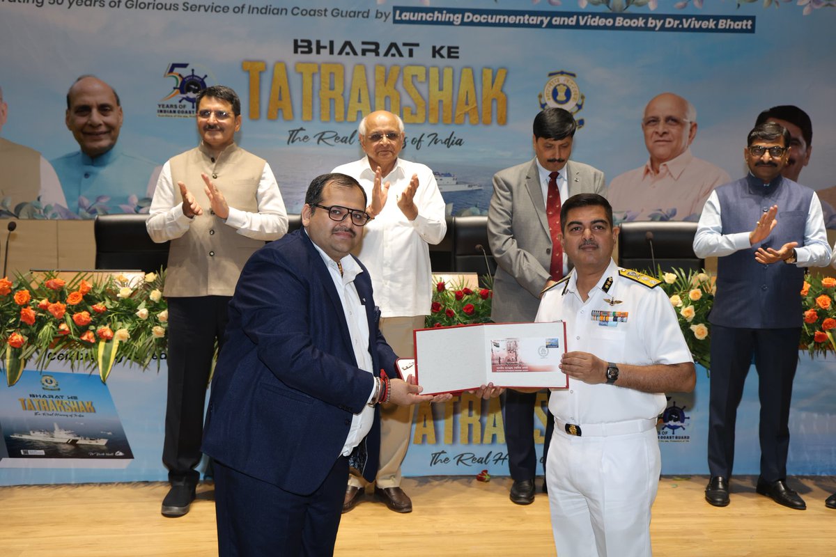 Bhupendrapbjp's tweet photo. ભારતીય દરિયાઈ સીમાઓના અડીખમ પ્રહરી એવા 'ઇન્ડિયન કોસ્ટ ગાર્ડ'ની સ્થાપનાના 50 વર્ષની ઉજવણીના ભાગરૂપે આજે ગાંધીનગર ‘ભારત કે તટરક્ષક’ વીડિયો બુક અને ડોક્યુમેન્ટ્રીનું લોન્ચિંગ કર્યું. 

પાંચ દાયકાની અવિરત સેવા અને સાહસને જાણીતા પત્રકાર ડૉ. વિવેક ભટ્ટ દ્વારા અત્યંત જહેમતથી આધુનિક ડિજિટલ માધ્યમથી કંડારવાનો આ પ્રયાસ ખરેખર પ્રશંસનીય છે.

​દેશનો સૌથી લાંબો દરિયાકિનારો ગુજરાતનો છે, જે વ્યૂહાત્મક રીતે અત્યંત મહત્ત્વનો છે. 

वयं रक्षामः ના મંત્રને આત્મસાત કરી, ભયાનક વાવાઝોડાં હોય કે સમુદ્રના તોફાની મોજાં, આપણા તટરક્ષકો રાષ્ટ્રની સુરક્ષા કાજે દિવસ-રાત ખડેપગે રહે છે. 

ડૉ. વિવેક ભટ્ટ દ્વારા તૈયાર કરાયેલ આ દસ્તાવેજીકરણ આપણા આ રિયલ-લાઇફ હીરોઝની શૌર્યગાથાને જન-જન સુધી પહોંચાડશે.
