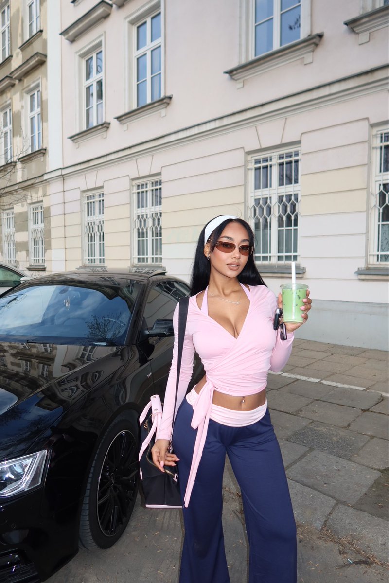 llleasy_ tweet media