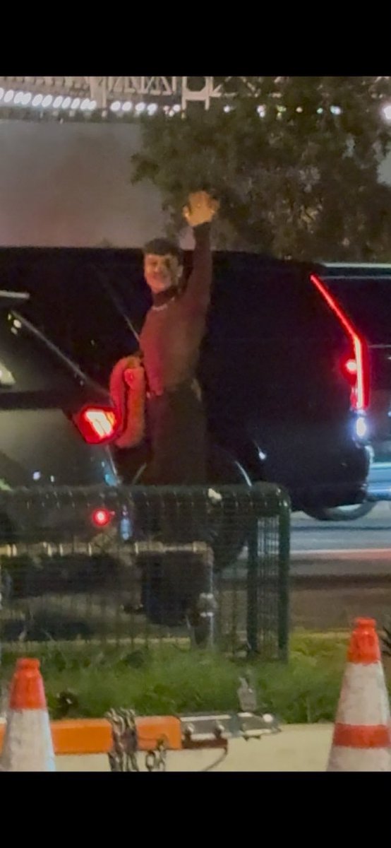 http_lexaa's tweet photo. 2:30 was wild because the second bigfoot photo of connor dropped and i straight thought it was chris perfetti https://t.co/32RDqh4p2y
