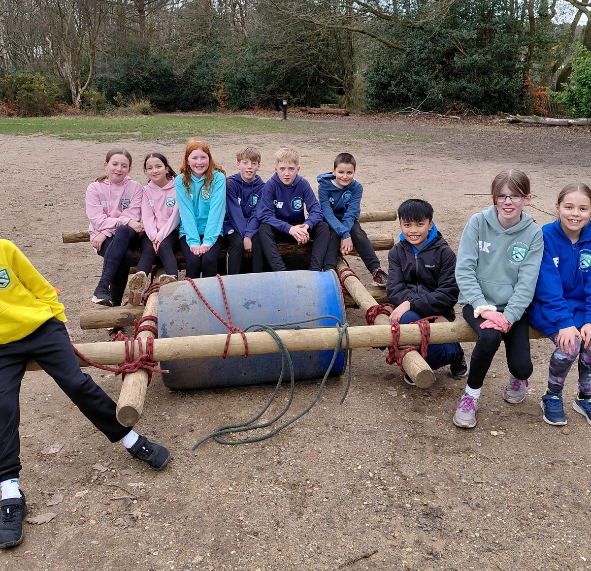 Crowthorne C of E tweet media