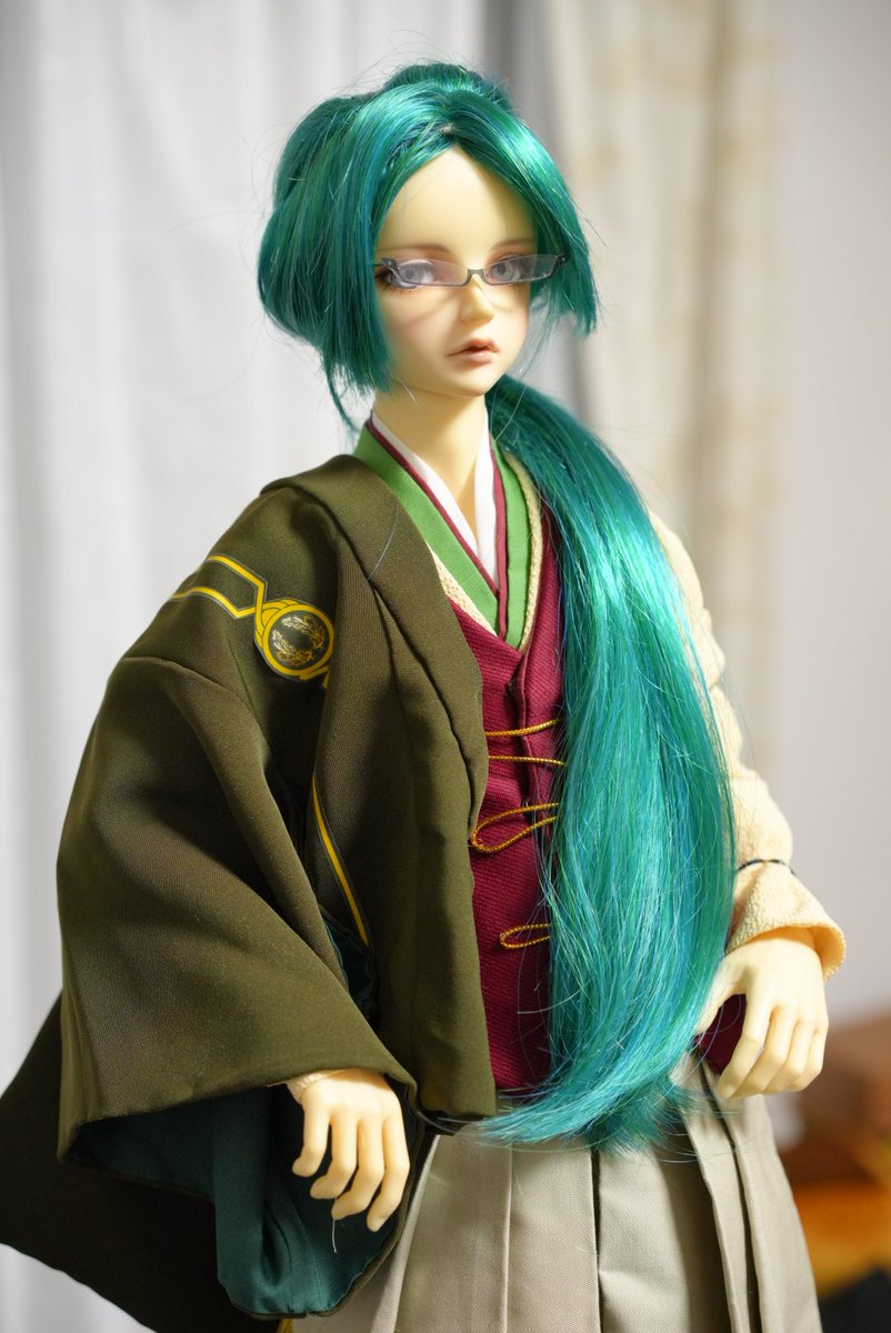 10年前にGrサイズで作ったご家老の衣装を17ボディに着せられるかなと着せてみたら手直しは必要だけどまぁいけるかなという感じで作り直しはしなくてよさそうです、多分
57番出して連れてくるのが面倒で、さっきまでドルパの衣装着ていた居た千斗さん(75番)
なんか地味に似合ってしまった😂