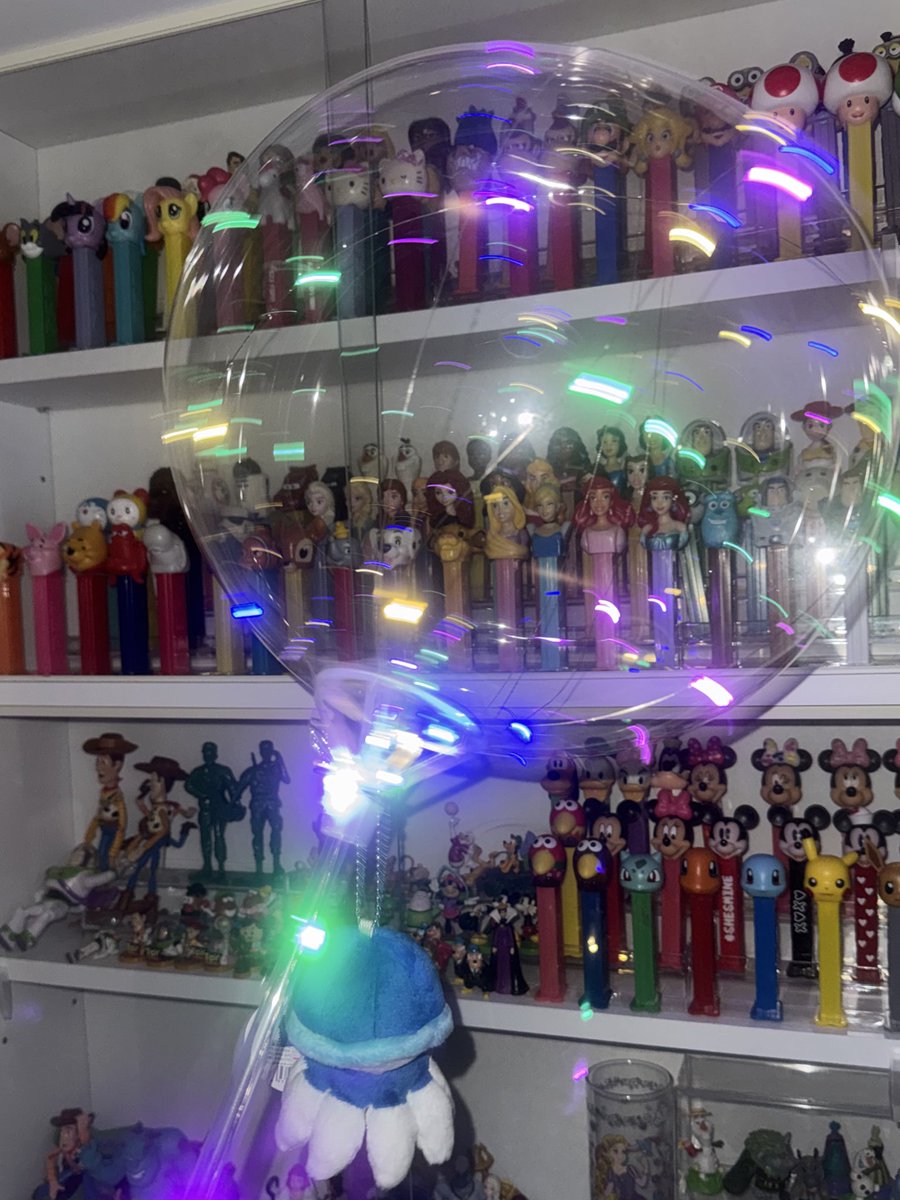 ひらパーで買った光る風船
お気に入りすぎる！！
しぼんで欲しく無い🥺🎈