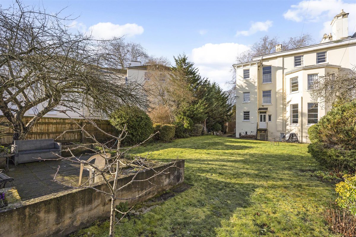Kingsmuir is a substantial Grade II Listed semi detached villa dating from the mid 1800s, extending to over 6,000 sq ft and rich with period character. Requiring complete refurbishment, the property occupies an enviable position on Pittville Circus.

charleslear.co.uk/property/pittv…