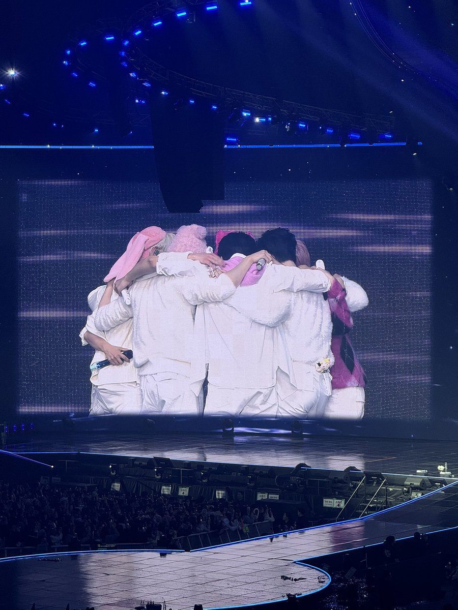 gonukie_e's tweet photo. forever grateful for all the happy memories i’ve made with you and zeroses, thank you for letting me spend the past three years by your side. i’ll love you always my nine <333 https://t.co/LpfQSgqVDH