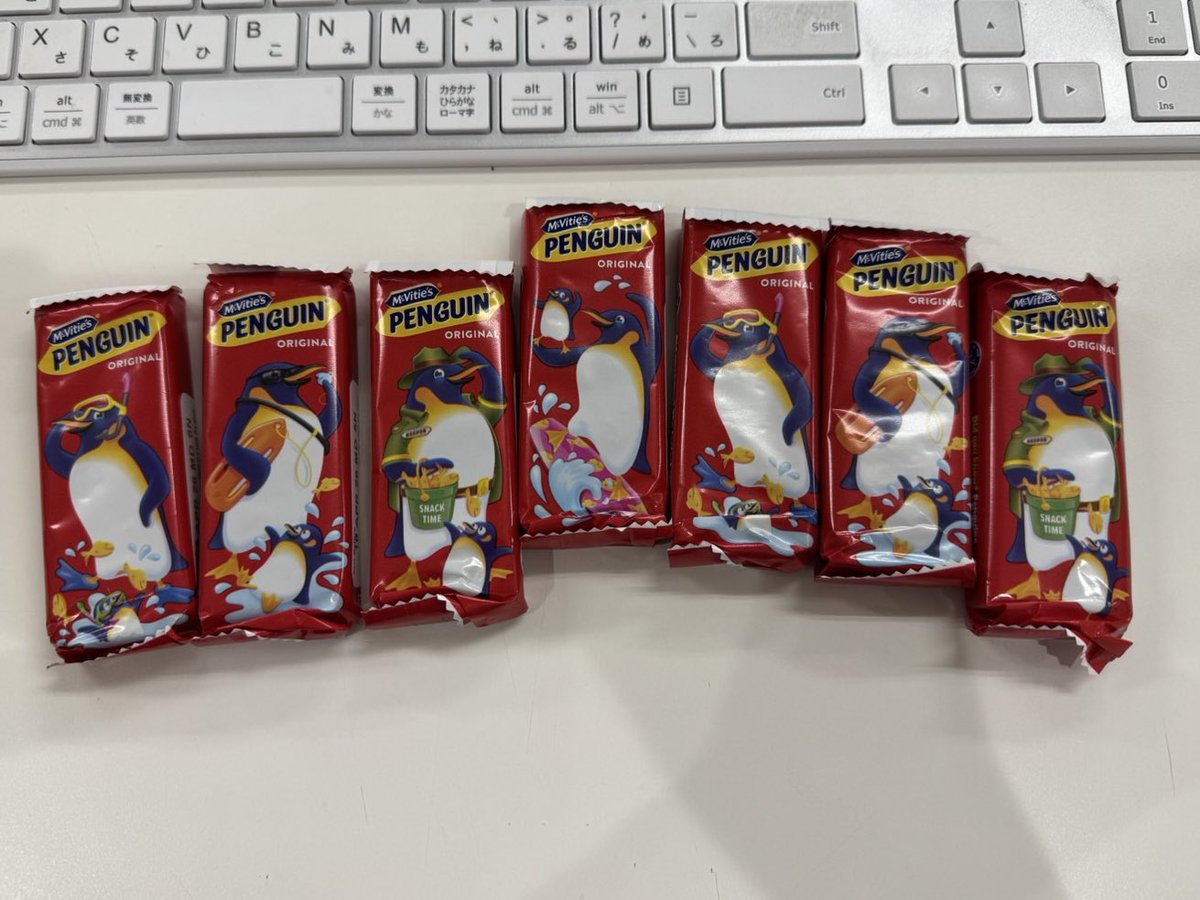 iso_unelma's tweet photo. 残業中・・隣席から魅力的なお菓子😍

#マクビティ

ペンギン柄の子は、
子ども向けお菓子という認識で
🇬🇧でしか見てなかったから
日本で買えていることに感激🤩

子ども向けなんで、まぁ甘い🍫

#チョコレート　
#輸入菓子 https://t.co/yCBmhK2cU2
