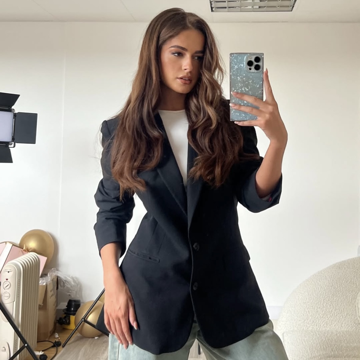 Keeping it cool ❄️ Babe <a href="/em/">ʇɹɥɐW uıɯƎ ⚡Emin Mahrt</a>.willz w/ our SQUARE® Icy Blue Pearl case!! If you’ve got it…#FLAUNTit #ProtectinStyle #FLAUNTcases