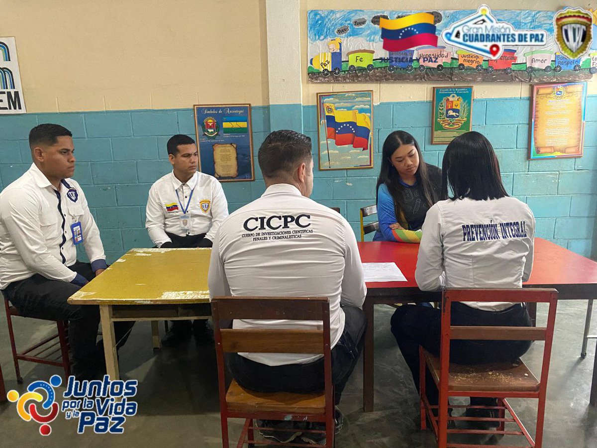 Cicpc294's tweet photo. En el Marco de la Gran Misión Cuadrantes de Paz, vértice 1, Funcionarios adscritos a la Delegación Municipal Puerto Piritu realizaron prevención a los Profesores del Grupo Escolar Barrio Cayaurima, relacionado a la Mesa de Trabajo. 

Prevenir es tarea de todos. https://t.co/loYWQQAiAC