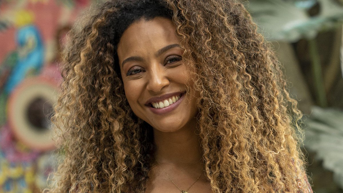 Sheron Menezzes, confirmada como la Heroína de #PorVocê, nueva telenovela de las 7 que llegará a Brasil por TV Globo sustituyendo a #CoraçãoAcelerado.

Inicialmente, Taís Araujo interpretaría este papel, más rechazó el proyecto para dejar descansar su imagen tras #ValeTudo.