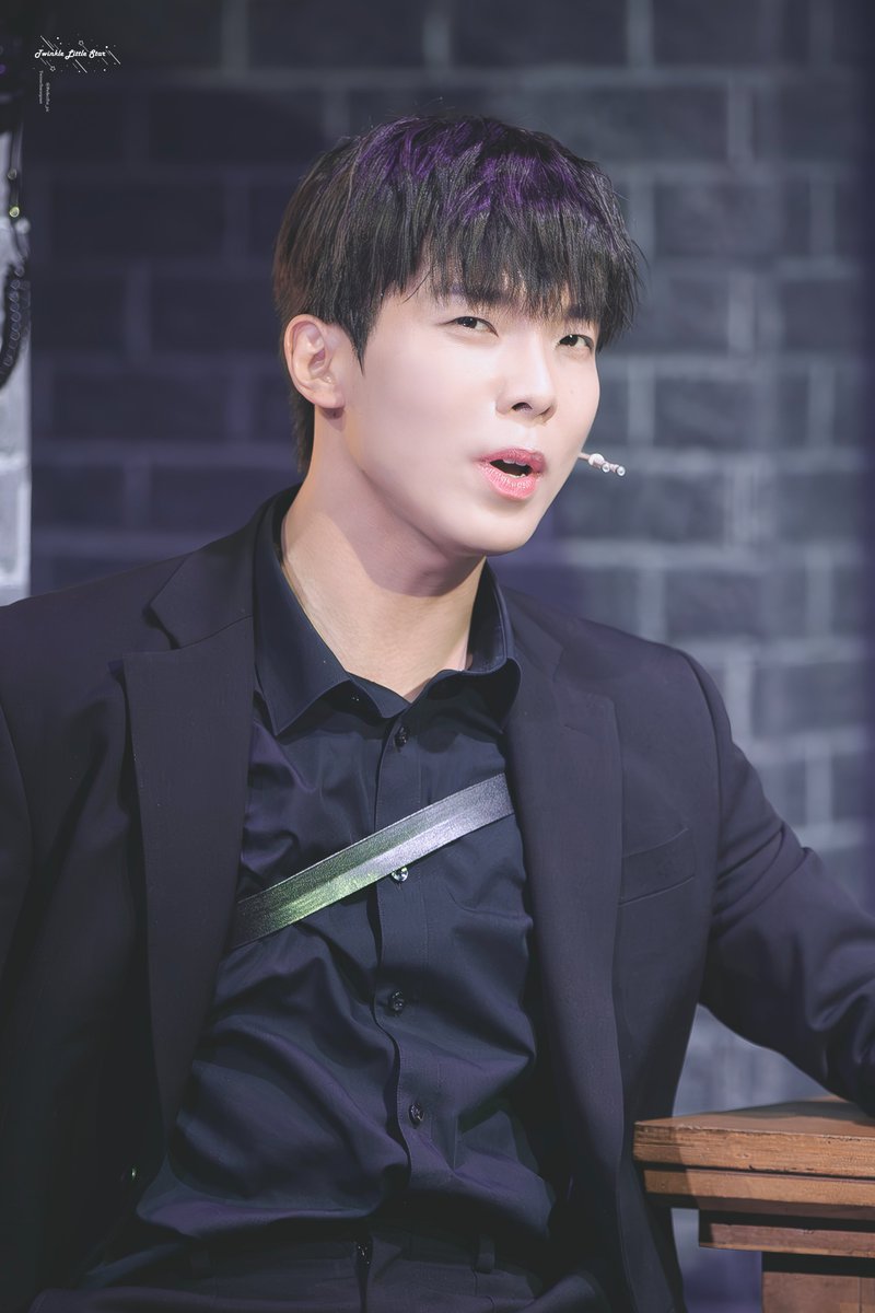 PerfectFor_pic's tweet photo. 260314 스톤🪨🍩❤️🌙
스페셜 커튼콜 :: 런 앤 락 앤 롤🗞️🕺

코스모 | 조성필 배우님
✂️CROP Ver

#스톤 #조성필 #코스모 #필스모 https://t.co/wo9ugmhinL