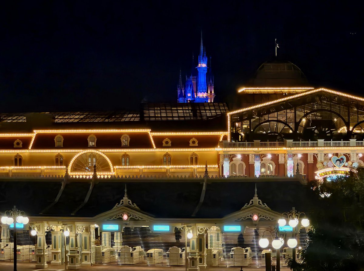 ekichousandesu's tweet photo. 夜のディズニーリゾートライン
東京ディズニーランド・ステーション
この時間もいいものですね
#ディズニーリゾートライン
#DisneyResortLine
#TypeC https://t.co/AEm7yMsRVO