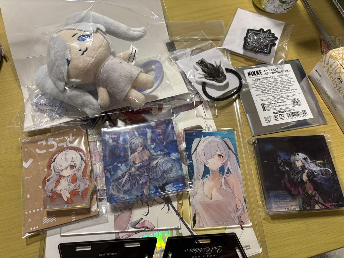 kaobure132's tweet photo. 今月の推し活
ニケ展とても良かったので沢山買い物してしまった https://t.co/OZ55gRJHlp