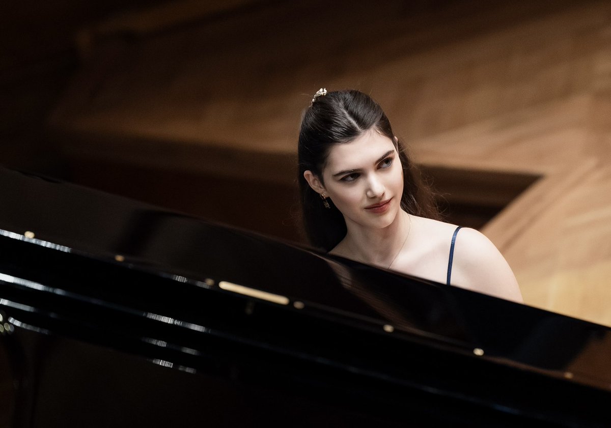 İlyun Bürkev tweet media