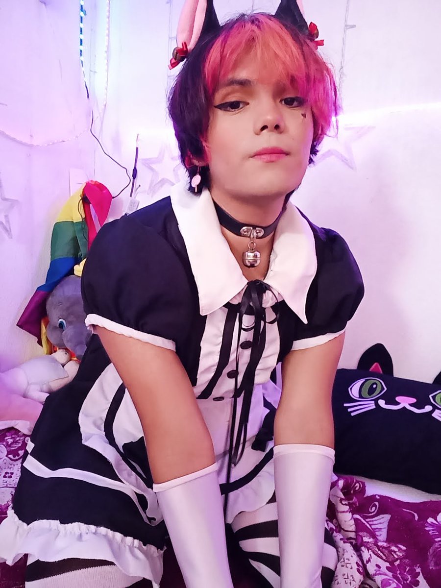 femboypink tweet media