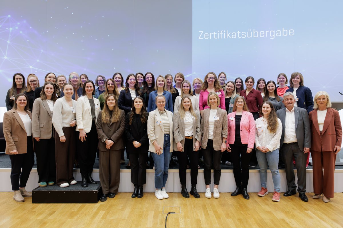 Bayerisches Sozialministerium tweet media