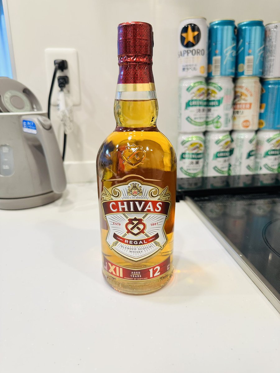utoka02's tweet photo. 昔飲んだ時すごくクセを感じて苦手意識があったけど、改めて飲むとめちゃくちゃ飲みやすくて美味しい🤤 ウイスキーに慣れたのか舌が老けたかのか笑 #シーバスリーガル https://t.co/0DUTTcNhO5
