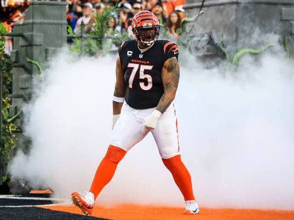 sandropacheco71's tweet image. The #CincinnatiBengals #Signed offensive tackle #OrlandoBrownJr. to a two-year #ContractExtension that locks him up through the 2028 season.
#Brown has been with the #Bengals since #Signing a four-year, $64-million #Contract in 2023. #NFL #MakingHistory #WhoDey #RuleTheJungle