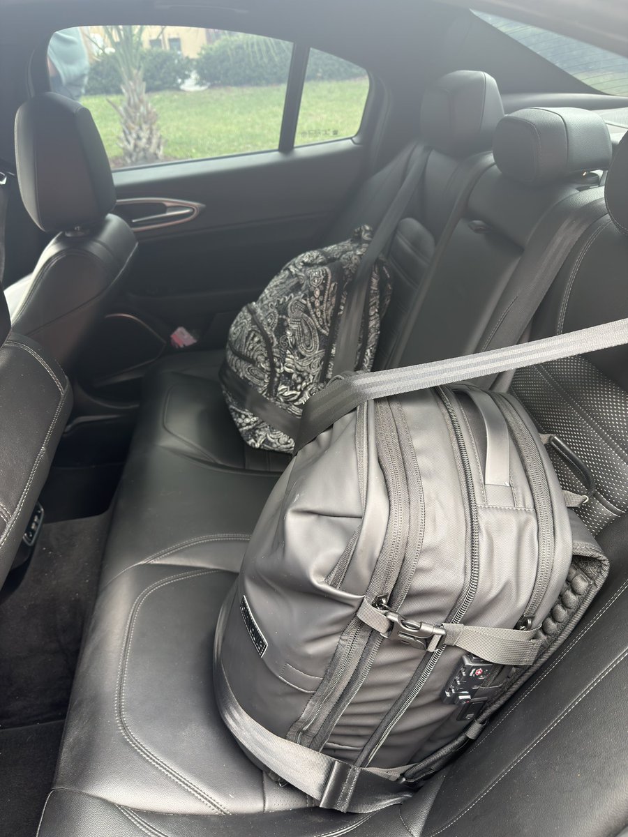ani012345678's tweet photo. #readyAGAIN (theres kirin in my bag this time) https://t.co/km1pHzNHey