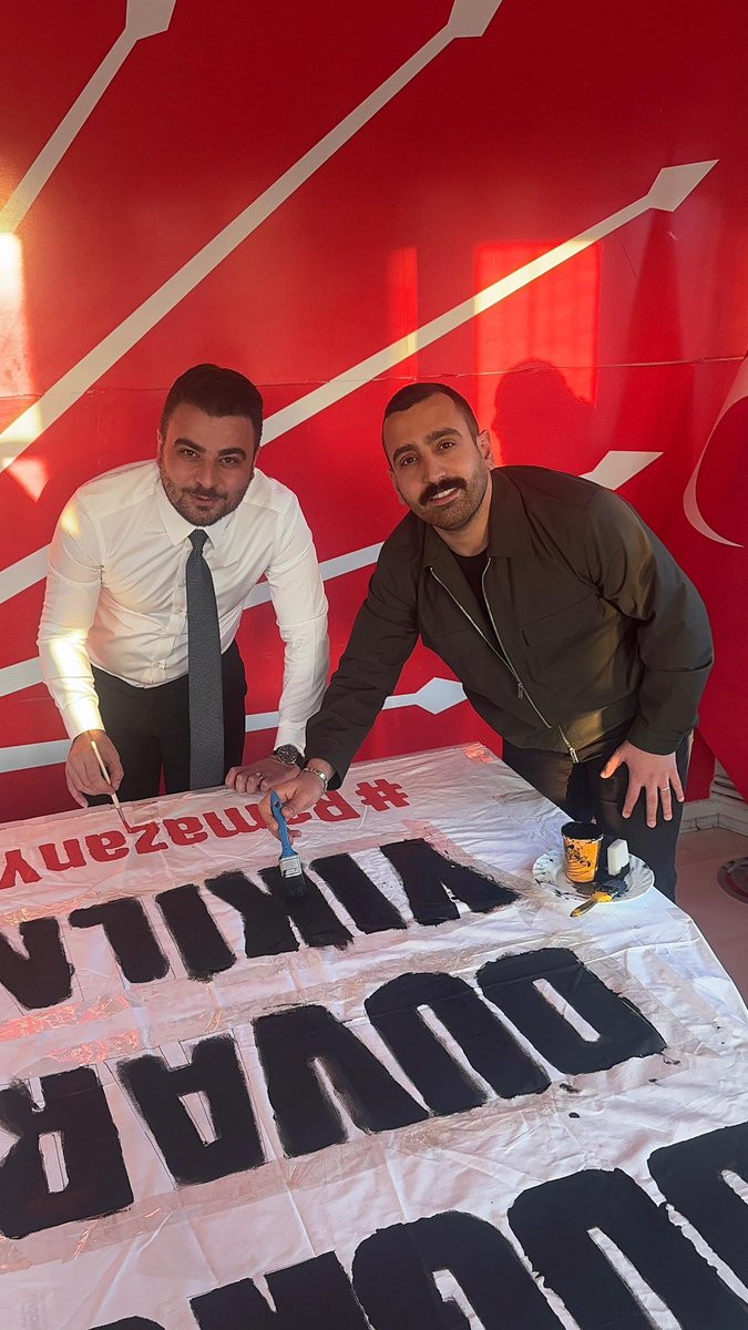 Adalar İlçe Başkanımız Gözde Acır’ı makamında; İl Gençlik Kolları Başkanımız Erdem Kara, Üsküdar Gençlik Kolları Başkanımız Efkan Polat ve İl Gençlik Kolları Başkan Yardımcımız Sercan Arslan ile birlikte ziyaret ettik.

Ziyaretimizde, 18 Mart Saraçhane meydanında