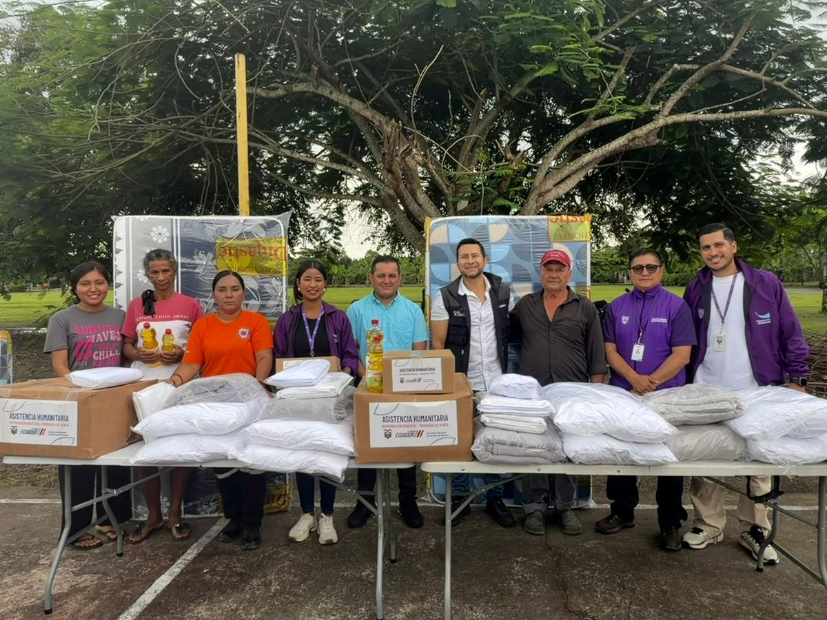 AlcalNaranjito's tweet photo. Tras las fuertes lluvias que afectó a la zona rural del cantón, la Alcaldía de Naranjito, en coordinación con la Secretaría Nacional de Gestión de Riesgos, realizó la entrega de asistencia humanitaria a familias del recinto La Unión, brindando apoyo en estos momentos difíciles. https://t.co/R2tOUzUi5v