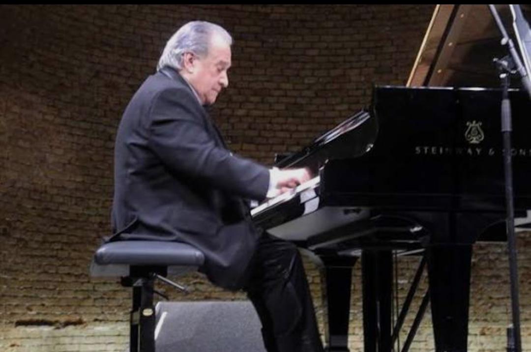El 16 de marzo de 1944: Nació en Mayarí, provincia de Holguín, el músico Frank Fernández, cimera personalidad de la pianística cubana, Premio Nacional de Música 2005.  Es intérprete de casi todos los géneros clásicos y populares. #CubaEsCultura #CubaMined
