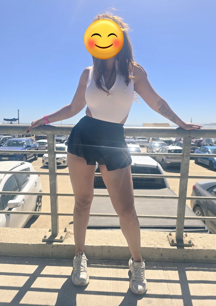 KingQueen2019's tweet photo. Paseito de fds por la costera, mini vacaciones de relajo y juegos varios. Hecho con 💘 y mucho 🔥 para uds. 💋 miles como siempre para todos #playa #lunesdeseducción #lunesdemorboyprovocación #CuloTragón #culonaincreíble #tetasyalgomás #ExhibicionismoPúblico #exhibit https://t.co/wQ9T0B4Lup