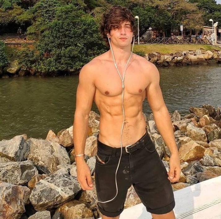pedraawn's tweet photo. @toxiceli prós:
-nunca vai trabalhar
-marido sigma

contra:
-não vai poder usar salto alto https://t.co/Pd6VWrulgr