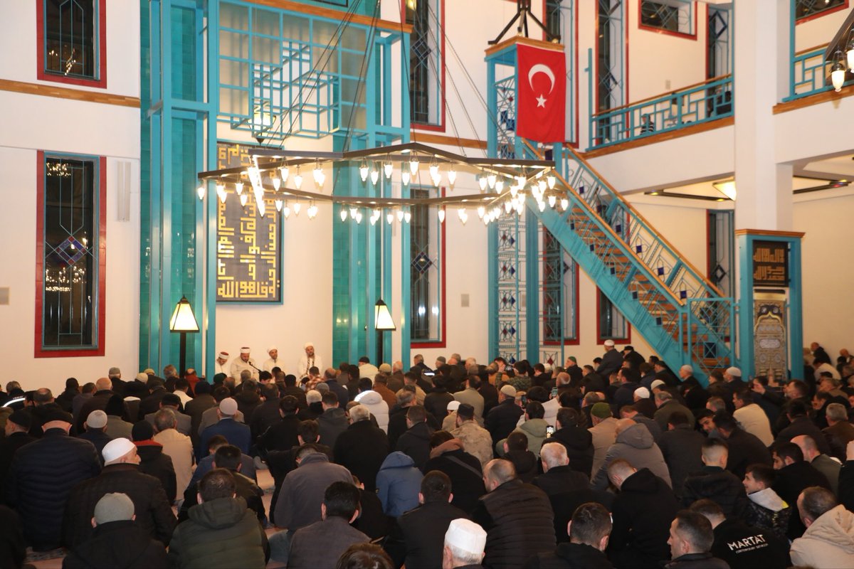 Mübarek Kadir Gecesi vesilesiyle İlçe Başkanımız Sn. Mustafa Durmuş, Belediye Başkanımız Sn. Alper Taban ve teşkilat mensuplarımız Organize Sanayi Camii’nde teravih namazını eda ettiler.

#MilletimizleYolumuzBir #AKİnegöl