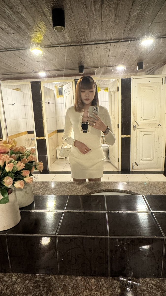 จันทร์จ้าว tweet media