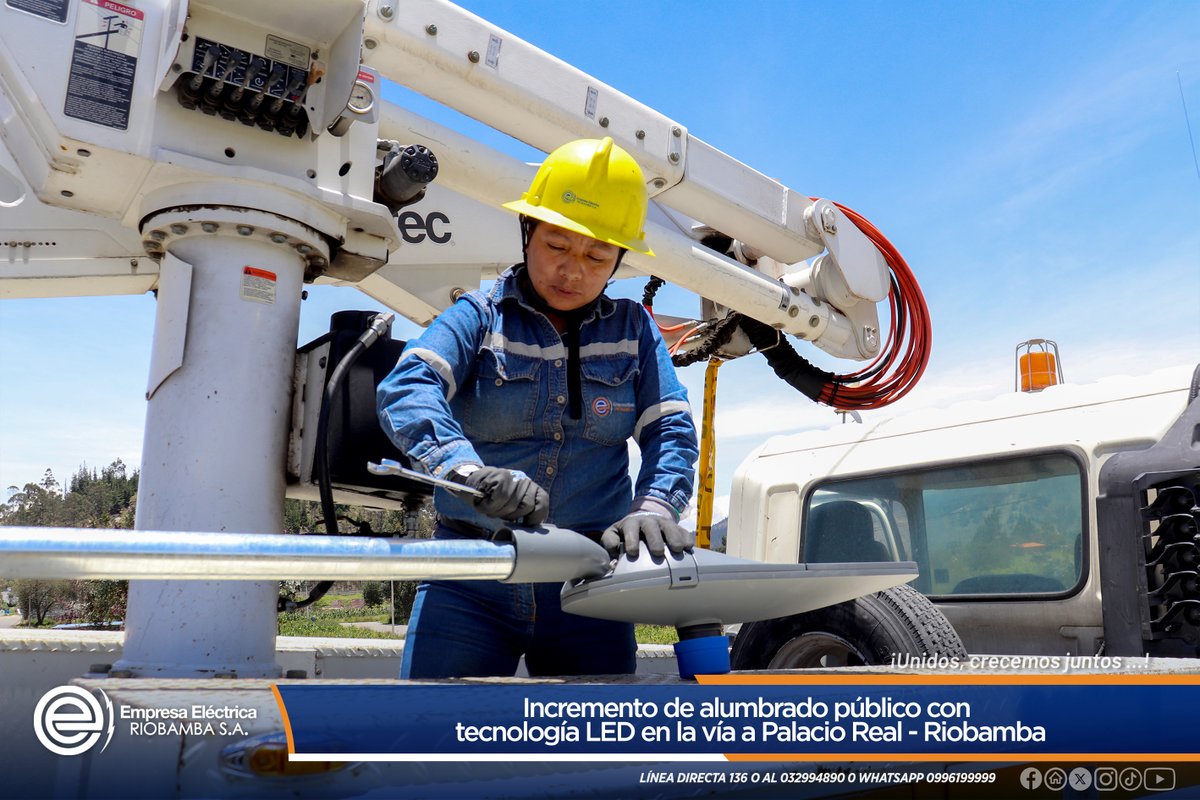 EERSA_EC's tweet photo. 𝐄𝐥 𝐭𝐫𝐚𝐛𝐚𝐣𝐨 𝐧𝐨 𝐬𝐞 𝐝𝐞𝐭𝐢𝐞𝐧𝐞💡⚡ | Continuamos con el incremento de alumbrado público con tecnología LED, en esta ocasión en la parroquia #Calpi - vía a Palacio Real, fortaleciendo la seguridad y mejorando la iluminación para sus habitantes👷‍♂️🔧🌙. En #LaNuevaEERSA, ¡𝐓𝐫𝐚𝐛𝐚𝐣𝐚𝐦𝐨𝐬 𝐩𝐚𝐫𝐚 𝐢𝐥𝐮𝐦𝐢𝐧𝐚𝐫 𝐭𝐮 𝐯𝐢𝐝𝐚🧡...!