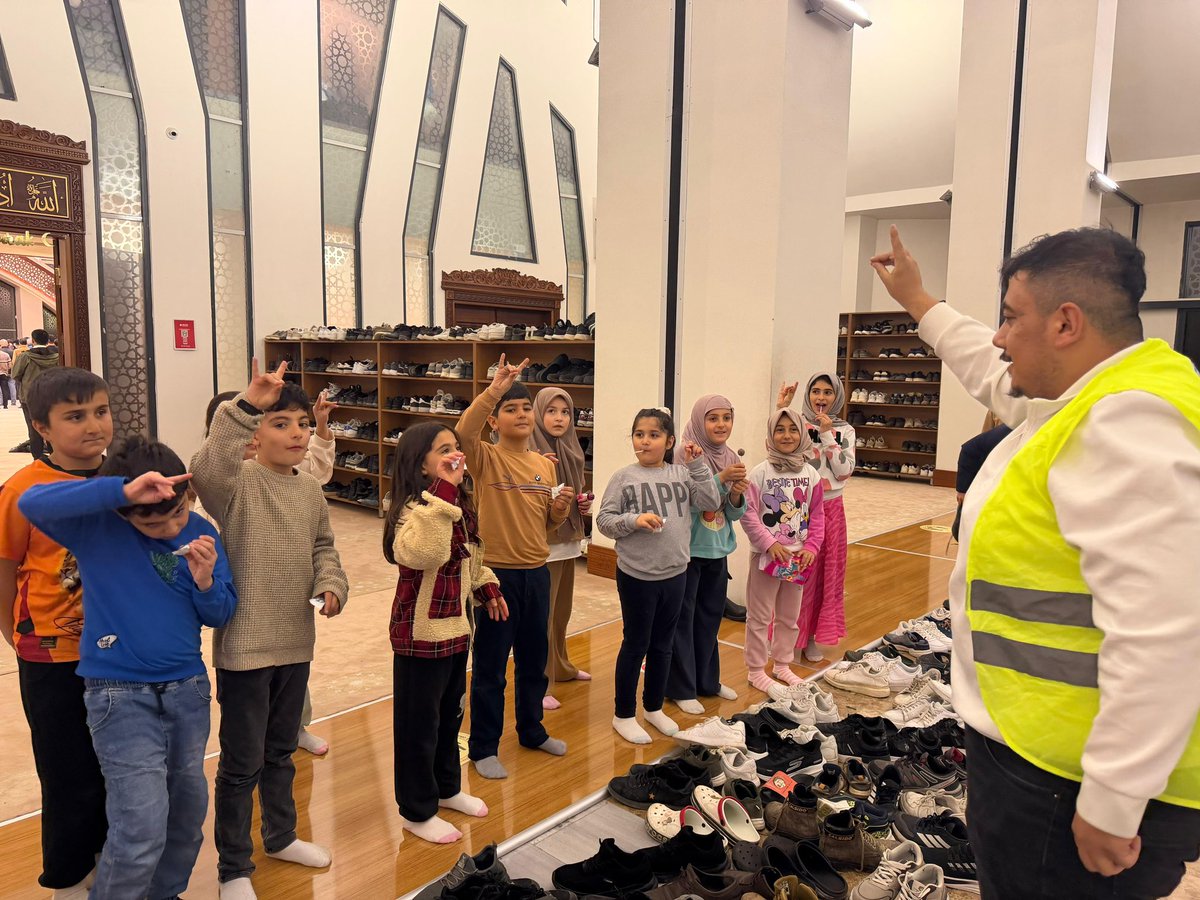 turgaysengonul's tweet photo. 📍İNÖNÜ ÜNİVERSİTESİ

Ülkü Ocakları Malatya İl Başkanlığı Üniversite Birimimiz tarafından Mübarek Kadir Gecesi dolayısıyla İnönü Üniversitesinde teravih namazı sonrası vatandaşlarımıza Tesbih, namazlık ve Yasin-i Şerif hediye edildi. 

Bu vesileyle Tüm Türk-İslam aleminin bin aydan daha hayırlı olan Kadir Gecesi’ni kutluyoruz.

@ayyildirim1