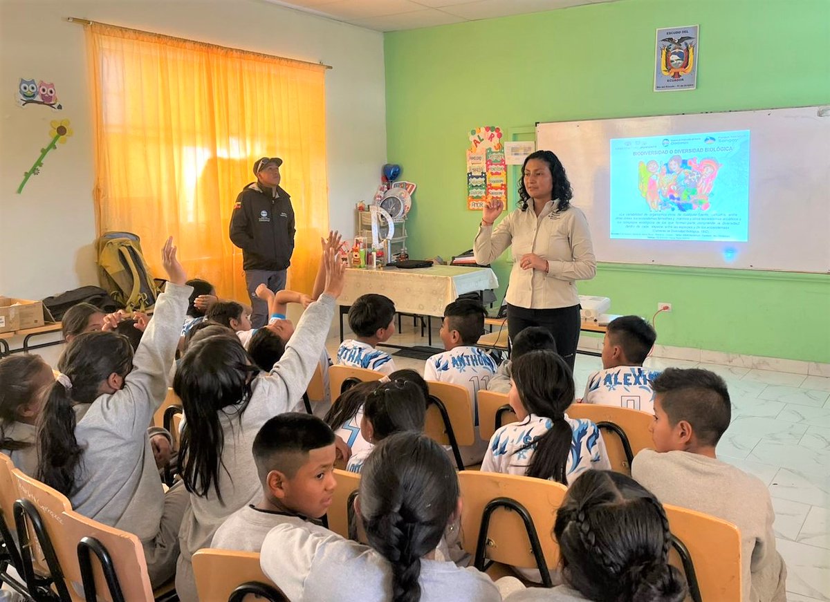 EducacionZ3_Ec's tweet photo. 🌋🍃🙋🏻‍♀️ 117 estudiantes del Distrito Guano-Penipe participaron en un taller de biodiversidad impartido por técnicos de la Reserva de Producción de Fauna Chimborazo, en el marco del convenio entre el Geoparque Mundial Volcán Tungurahua y @Educacion_Ec.
#ElNuevoEcuador https://t.co/dEomM11ulk