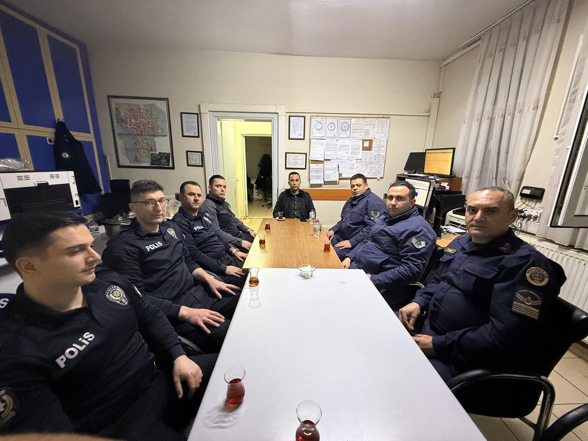 Kaymakamımız Sayın Fatih Güner, Derbent İlçe Emniyet Amirliğinde görevli emniyet mensupları ile iftar programında bir araya geldi.