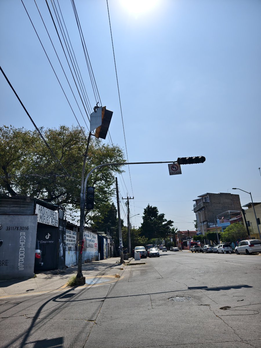 edgar__mf's tweet photo. Buen dia @AgenciaAMIM
Reporto que el semáforo del cruce de José Maria Narváez y San Pablo se encuentra apagado https://t.co/hez64QXJnB