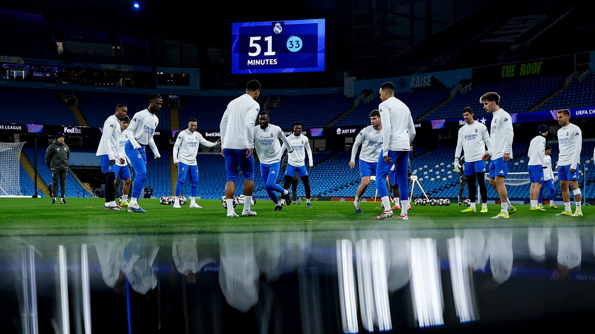 realmadrid's tweet photo. 🌃⚽🤍 https://t.co/69jecVKxqy