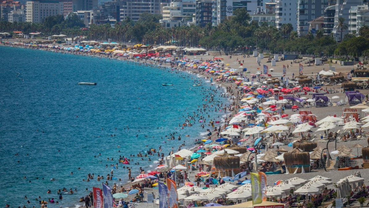 mentalmedya's tweet photo. Turizmde iptal dalgası yayılıyor.

Şu anki tabloda Akdeniz sahillerinde daralmanın % 25-30 civarında olduğu tahmin ediliyor.
Yakın tarihli rezervasyon iptalleri yaz sezonunun tamamına yayılmaya başladı. 
Bazı oteller sezon açılışlarını 1 ay öteleme kararı aldı. https://t.co/HIRmaKlAtF
