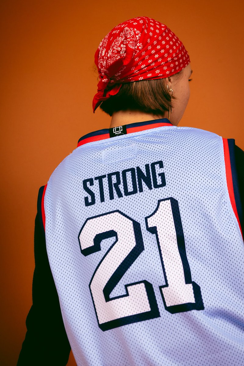 UConn NIL Store tweet media