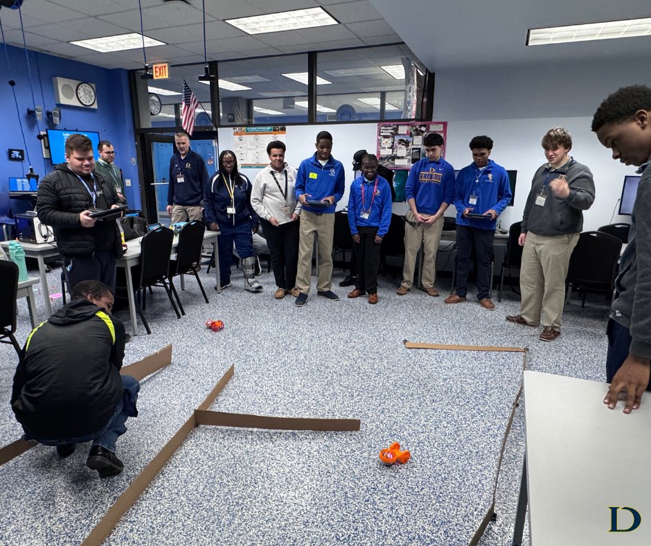 De La Salle Institute tweet media