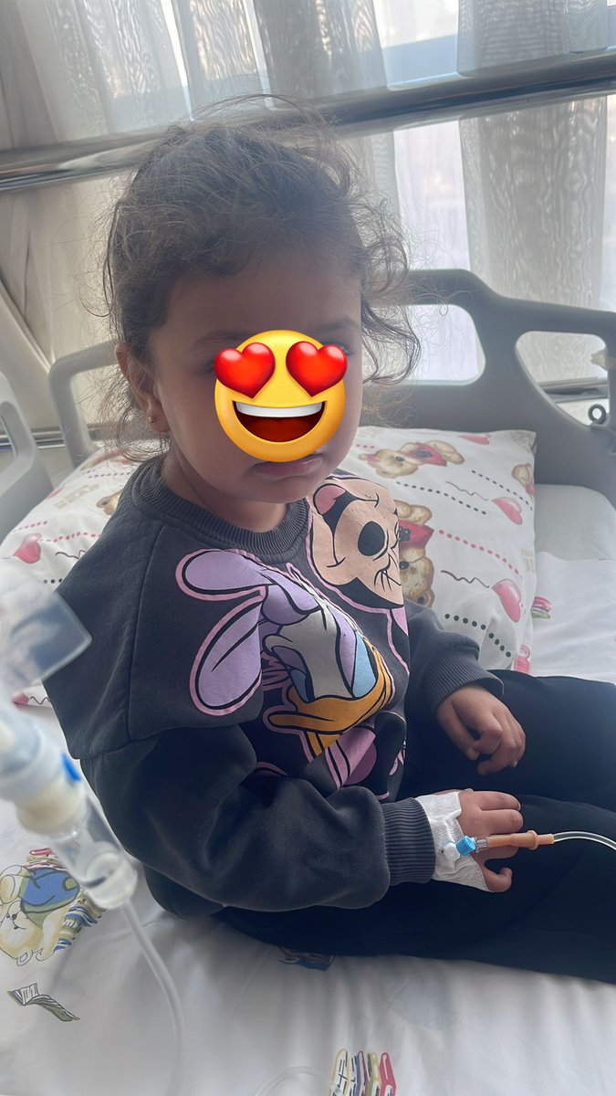 İsmi  Ezo 
Henüz 4 yaşında.
Daha bebekken babası annesiyle Ezo'yu terketmiş. Nerede olduğu bilinmiyor.
Ezo annesiyle birlikte annanesinin yaninda yaşıyor. Maddi durumlari kötü. Ezo'nun bağışıklıgı düşük. 
Acilen gida ve nakit desteğine ihtiyaçları var.