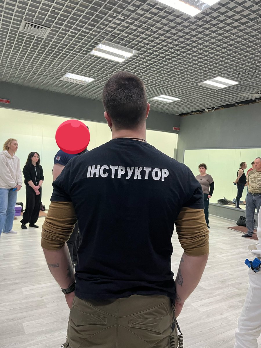 dezertyr123's tweet photo. мій боіфренд зі спини такий 🥵 https://t.co/T3BcTmtg9E