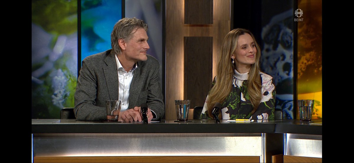 evaateva's tweet photo. Silfrið í kvöld: Pétur Marteins gat engan veginn svarað því hverju Samfylkingin ætlaði að gera breytingar á í borginni. 
Í rauninni talaði hann bara eins og þyrfti engar breytingar. 

Nýjar umbúðir, sama gamla innihaldið… https://t.co/Pyv6Qv5XrG