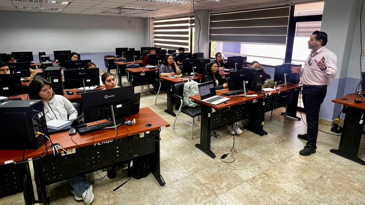 #SRIzonal3 

¡Fortalecemos la cultura tributaria!

Como parte de su proceso formativo, capacitamos a varios estudiantes del Núcleo de Apoyo Contable y Fiscal de la <a href="/UTecnicaAmbato/">Universidad Técnica de Ambato</a> sobre el Impuesto al Valor Agregado.

#ElNuevoEcuador