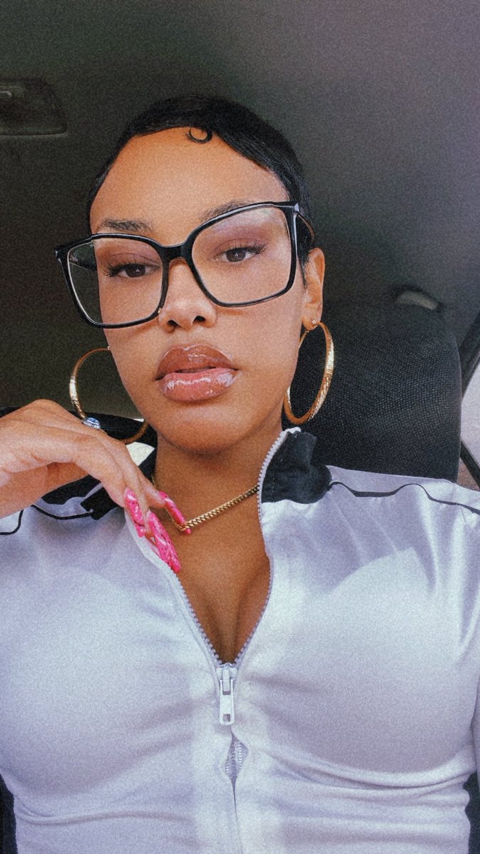 hot topic tweet media