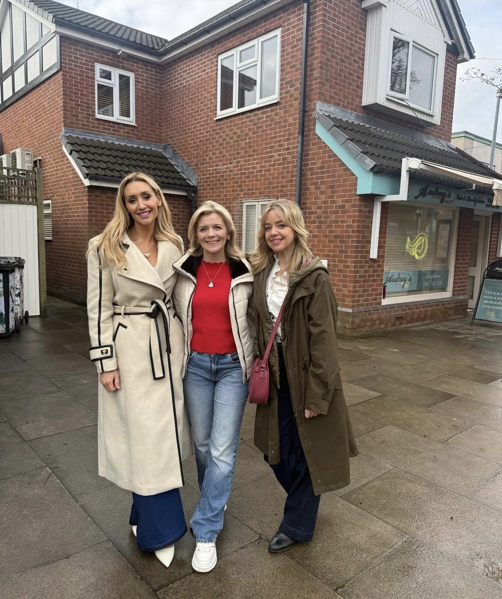 Sjl170's tweet photo. Literally cannot wait to see the ‘Sugarbabes’ take Megan down👊🏻
#Corrie
#CoronationStreet https://t.co/gxzVlJkdN5