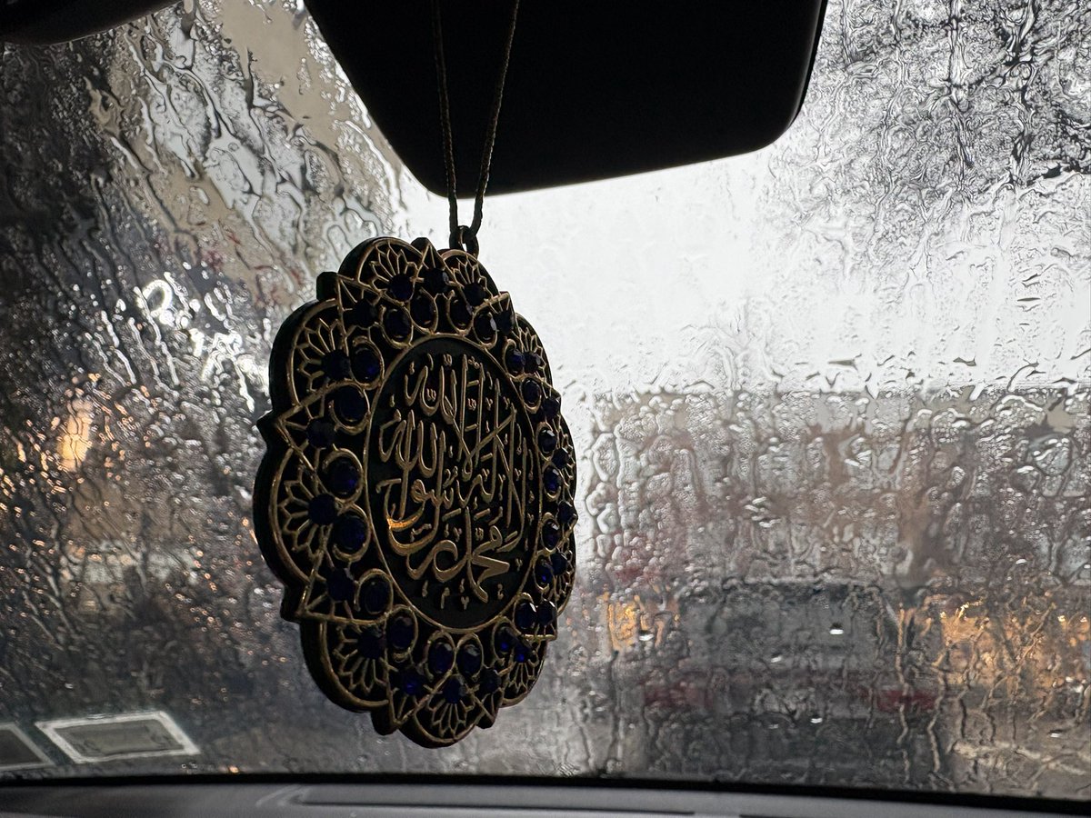 umaymohamed's tweet image. Rain🌧️💧☔️trying to get home for iftaar ,it’s a mess on the roads 
#nyc #whereisspring🌸