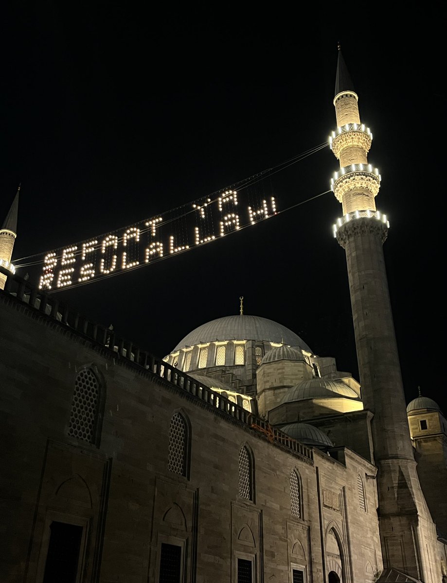 _eswanur's tweet photo. 📍Süleymaniye Camii
ve vakit o gecedir ki, bütün geceler ona hayran..
Kadir gecemiz mübarek olsun 🌙 https://t.co/UeN1NckooP