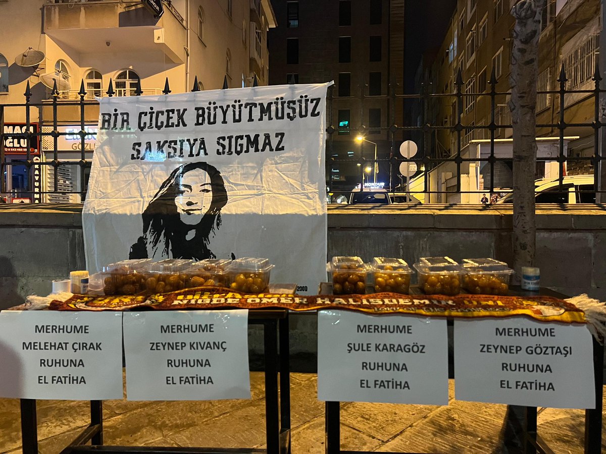 uAUNINigde_'s tweet photo. Mübarek Kadir Gecesi’nde; başta Merhume Şule Karagöz, Zeynep Kıvanç, Melehat Çırak ve Zeynep Göztaşı olmak üzere tüm geçmişlerimiz adına lokma dağıtımı yaptık. Allah rahmet eylesin.

#ultrAslanUNI #uAUNINİĞDE https://t.co/kTvH2LUJ0T